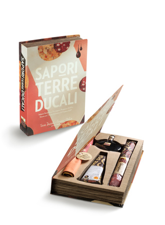 Zestaw prezentowy w ozdobnej książce ocet, ser i salami Terra Ducali